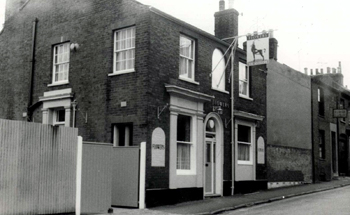 The Antelope about 1960 [WB/Flow4/5/Lu/Ant2]: the house next door gives some impression of how 29 Albert Road may have looked